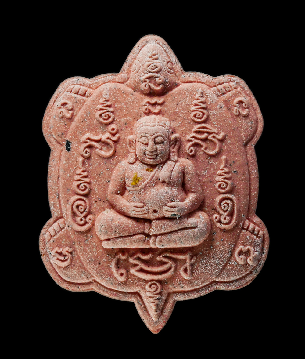 28Jan25 (22)ap.jpg - พระผงพญาเต่าเรือน รุ่น 1 รวยเพิ่มพูน หลวงปู่ทองพูน เขมเปโม อายุ 109 ปี พ.ศ.2564 สำนักปฏิบัติธรรมถ้ำจำปาทอง จ.ราชบุรี เนื้อผงพุทธคุณ ผงว่าน เกศา จีวร ส [..] | https://kamulet.in.th